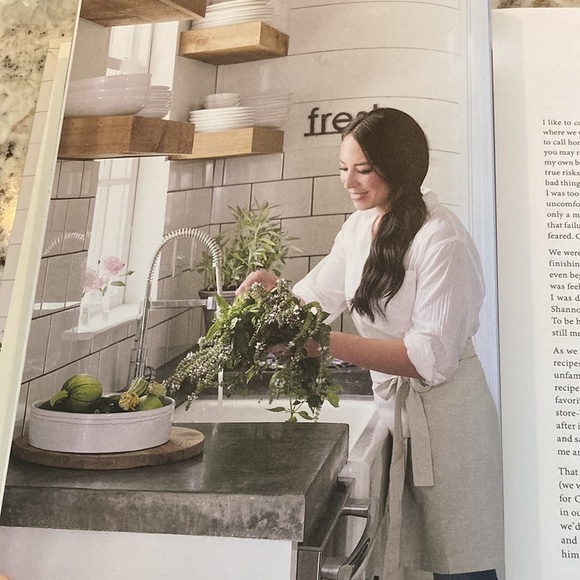 𝅺JOANNA Gaines Magnolia Table Cookbook - Picture 6 of 8